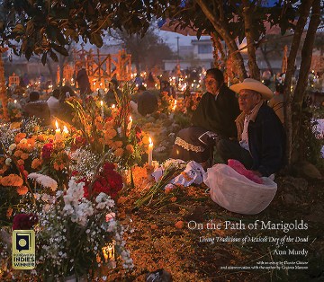 On the path of marigolds : living traditions of México's Day of the Dead