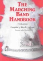 El manual de la banda de marcha: concursos, instrumentos, clínicas, recaudación de fondos, publicidad, uniformes, una portada de libro.