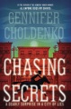 Gennifer Choldenko 的《追逐秘密》，书籍封面